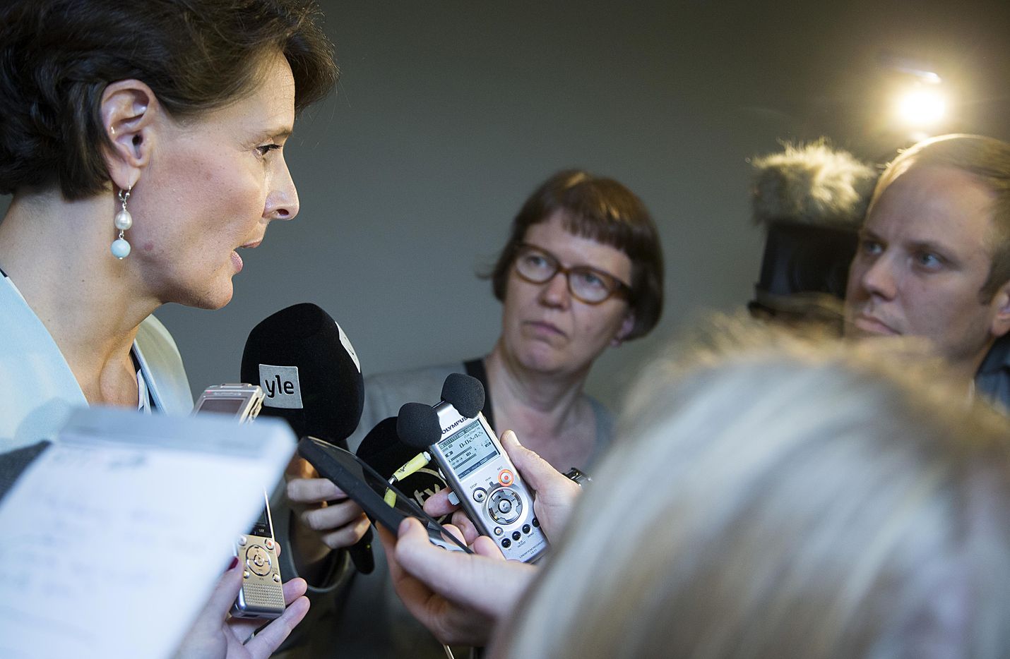 Suomi on yksi niistä harvoista maista, joissa rautateiden matkustajaliikennettä ei ole avattu kilpailulle. Keskustan mandaatilla operoinut liikenneministeri Anne Berner yritti muuttaa asetelmaa vauhdilla.