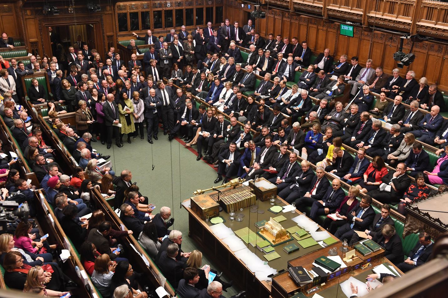 Britannian parlamentin alahuone lykkäsi äänestystä EU-erosopimuksesta lauantaina. Alkuviikosta parlamentin on tarkoitus äänestää sekä brexit-lainsäädännöstä että sopimuksesta.