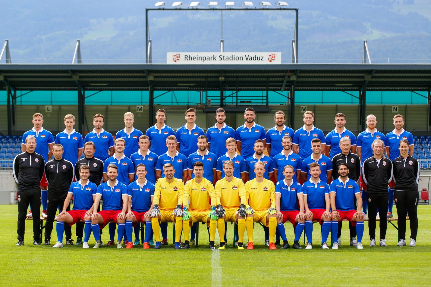 Liechtensteinin miesten jalkapallomaajoukkuetta kutsutaan punasinisiksi. Joukkueen kotikenttä on Rheinpark Stadion maan pääkaupungissa Vaduzissa.