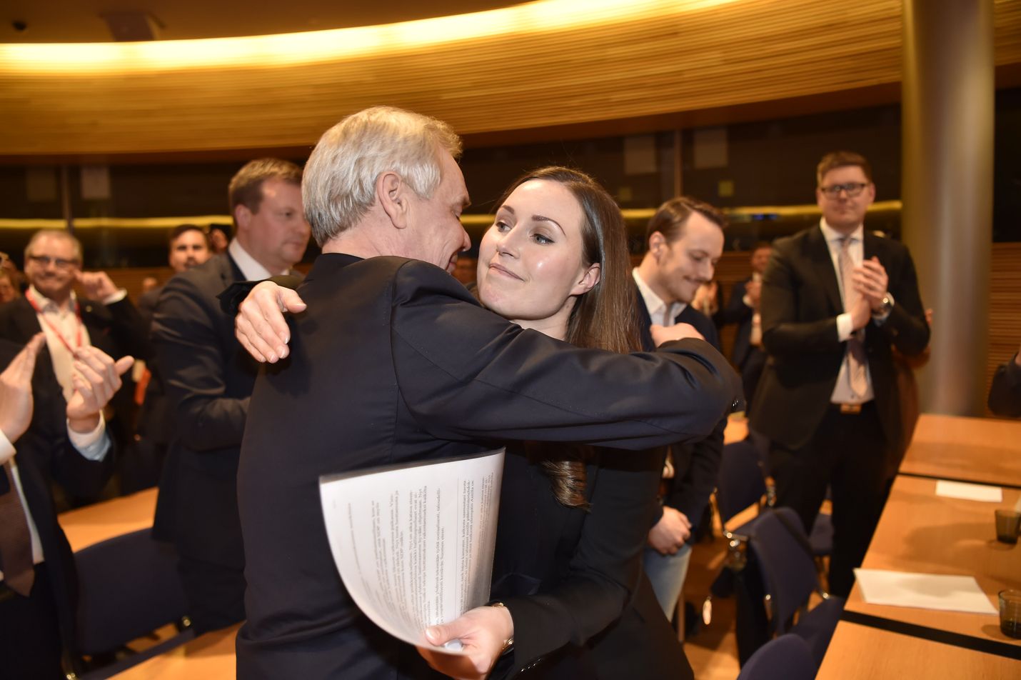 Entistä pääministeristä Antti Rinteestä ei jää liian suurta taakkaa uudelle pääministerille Sanna Marinille, kun Rinne siirtyy hallituksesta hieman etäämmälle, eduskunnan puhemiehistöön.