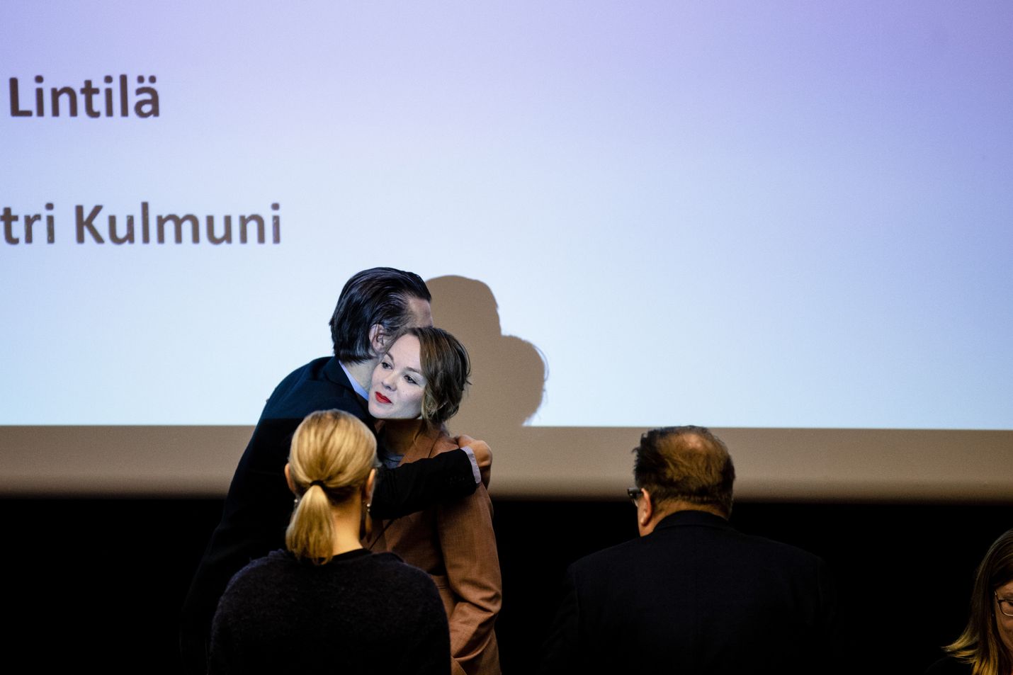 Keskustan puheenjohtaja Katri Kulmunilla on kova taisto edessä. Uuden sukupolven punamullan on onnistuttava ja siinä sivussa on oman puolueen kannatus saatava vihdoin nousemaan.
