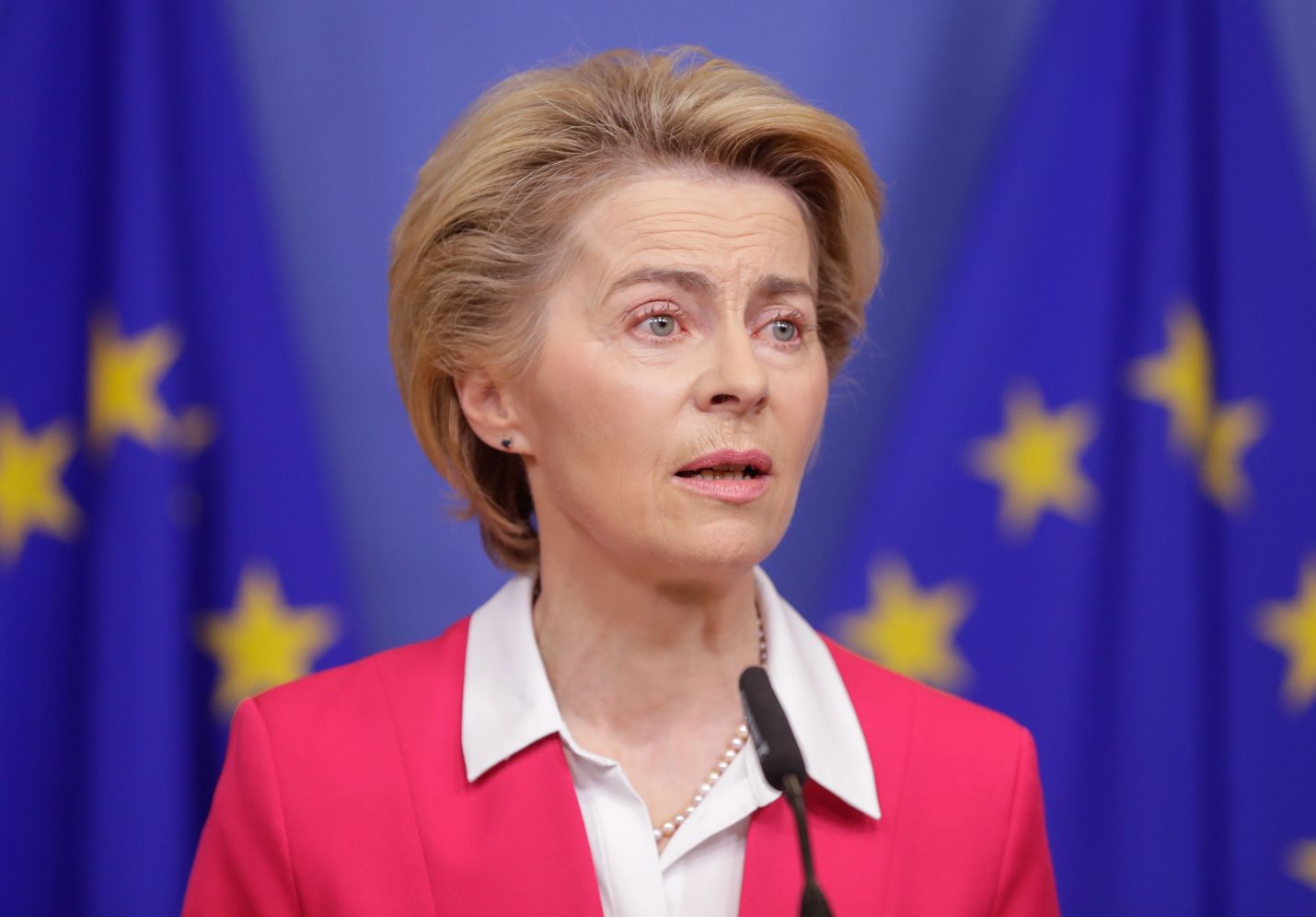 EU:n komission puheenjohtaja muistutti, että tammikuun lopussa EU:sta eroavaa Britanniaa sitovat vuoden loppuun asti unionin säännöt.
