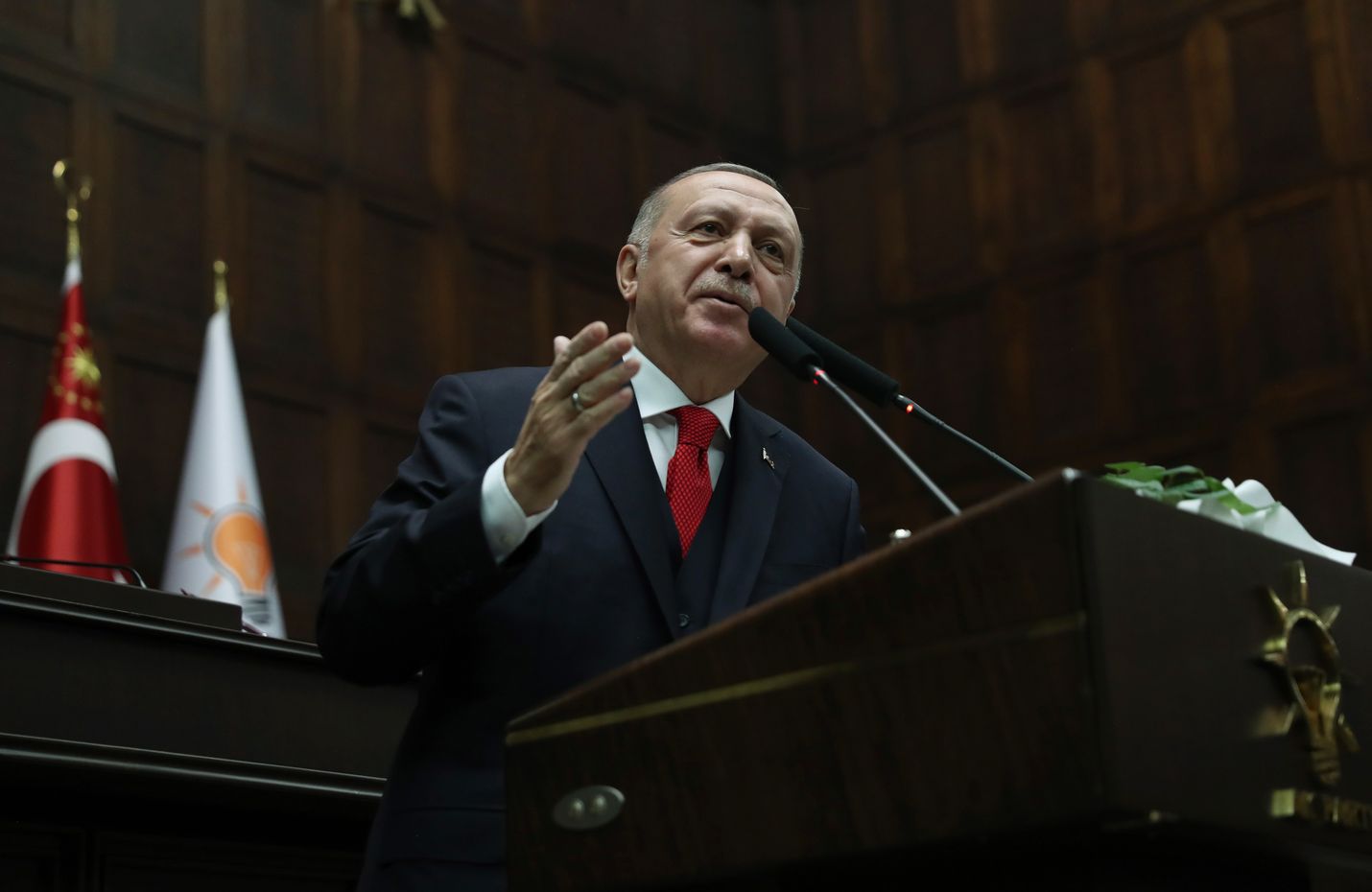 Turkin presidentin Recep Tayyip Erdoganin puolue on tukenut Egyptin muslimiveljeskuntaa, jonka Egyptin armeija syöksi vallasta vuonna 2013. Tapahtuma kiristi maiden välejä.