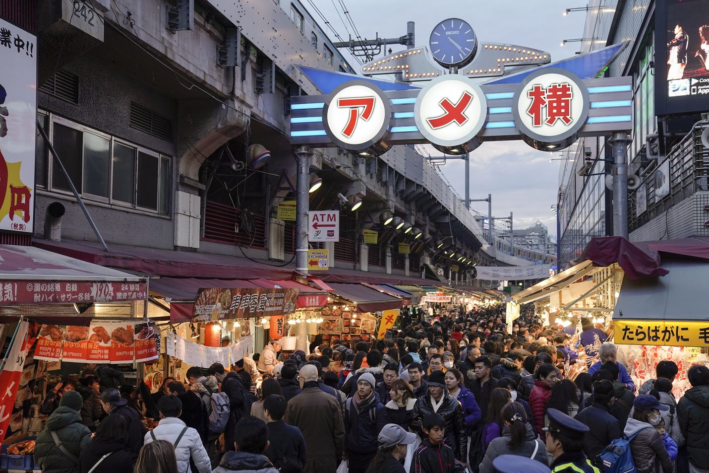 Vain kuusi prosenttia japanilaisista miehistä käytti isyyslomaansa vuonna 2018.