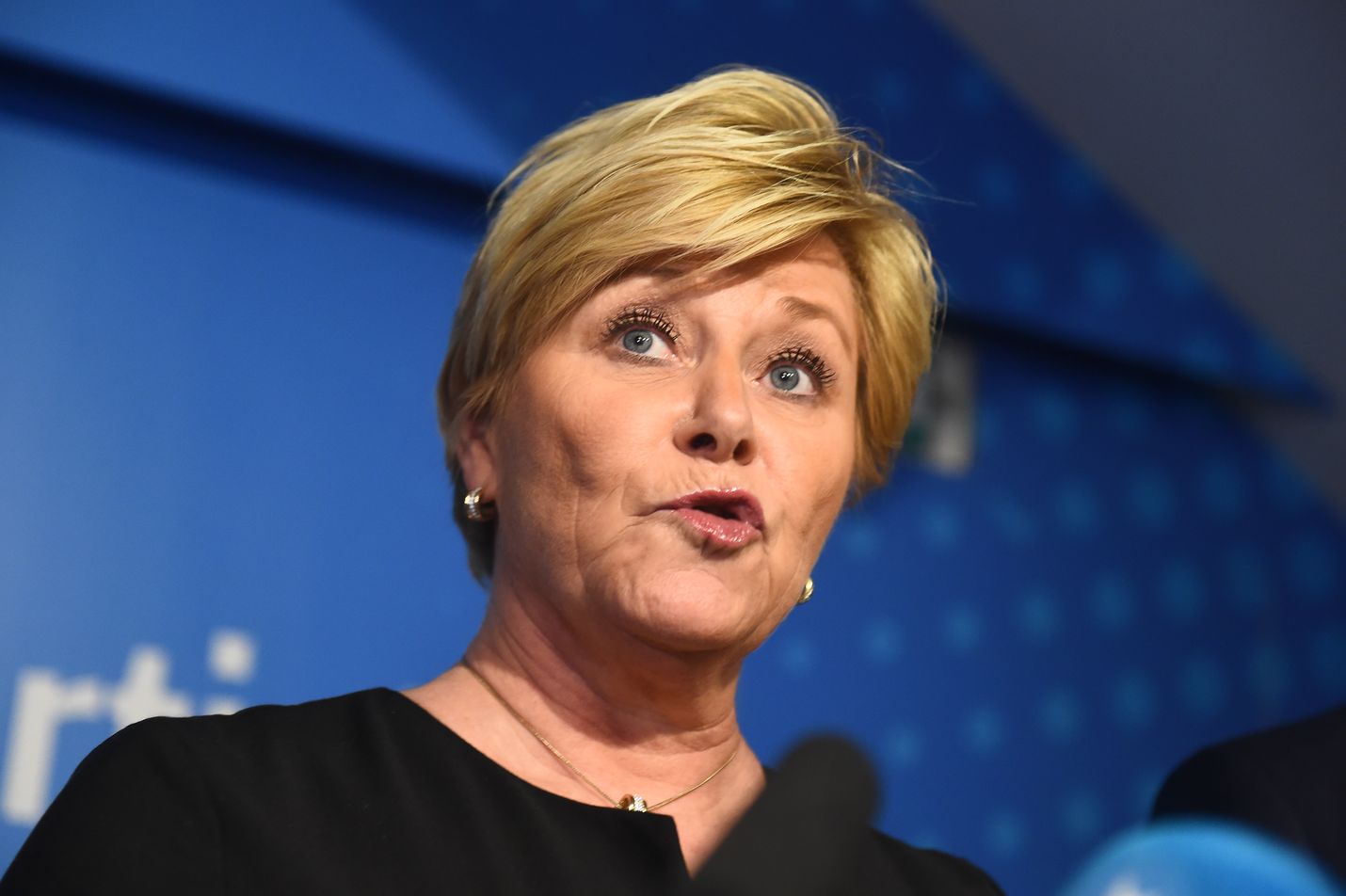 Edistyspuolueen puheenjohtaja Siv Jensen veti puolueensa hallituksesta.