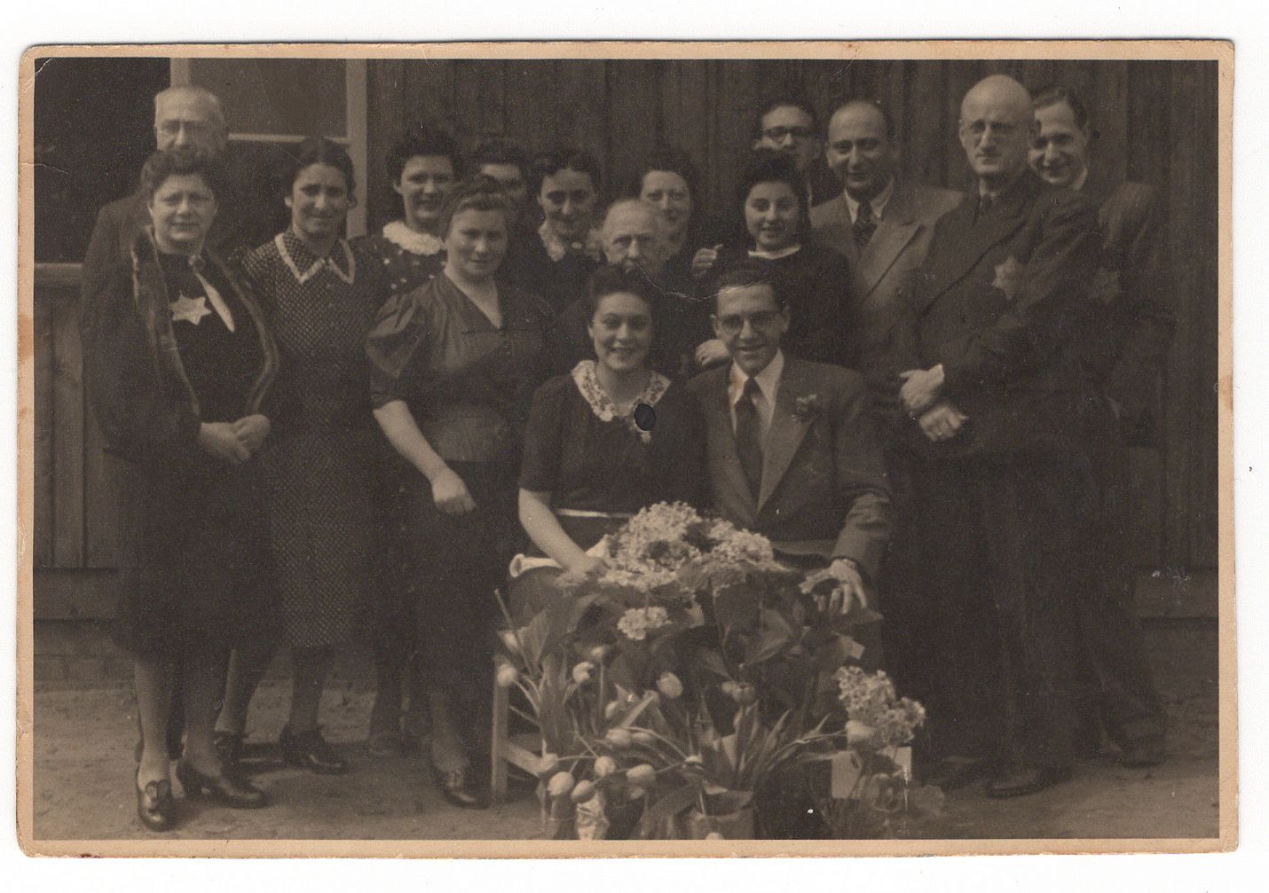 Hollantilainen lääkäri ja psykiatri Eddy de Wind meni naimisiin sairaanhoitaja Frieda "Friedel" Komornikin kanssa Westerborkin kokoamisleirillä. Juutalainen pari joutui yhdessä Auschwitzin keskitysleirille Puolaan vuonna 1943 ja erosi 12 vuotta sodan päättymisen ja leirin vapauttamisen jälkeen.