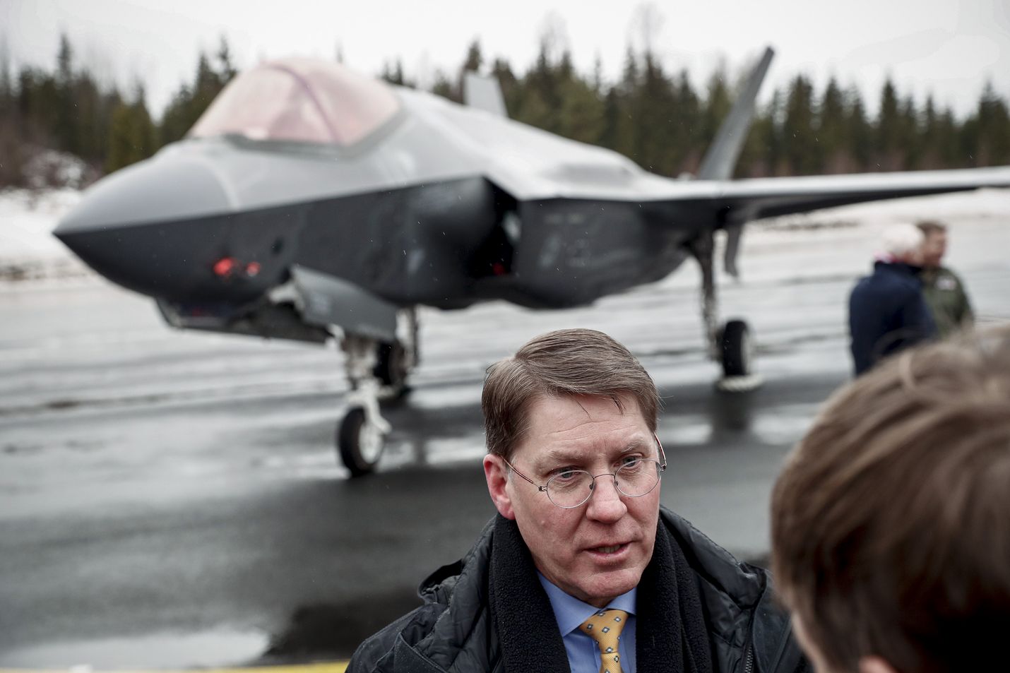 Lockheed Martinin ylläpidosta vastaava johtaja Steve Sheehy kertoo, että yhtiö tarjoaa Suomelle hävittäjien rakentamista.