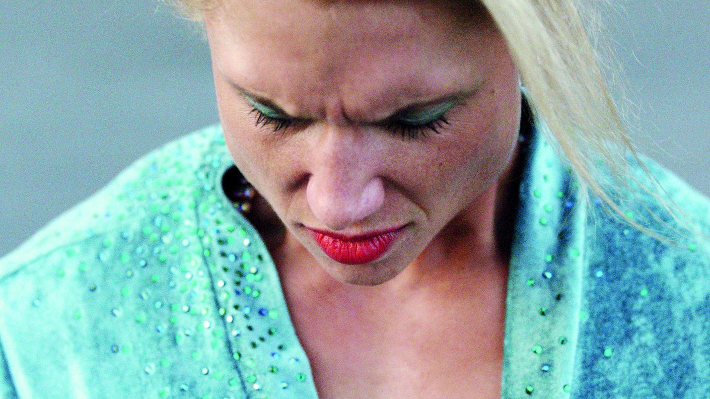 Pearl on draama naisten kehonrakennuksen maailmasta. Léa (Julia Föry) on keskittynyt tärkeään kilpailuun kun hänen eksänsä yllättäen ilmestyy paikalle heidän yhteisen kuusivuotiaan poikansa kanssa, jota Léa tuskin tuntee.