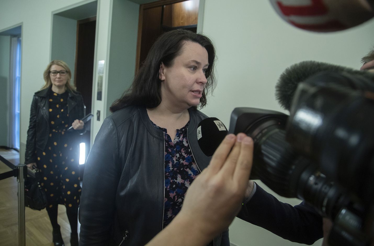 Perustuslakivaliokunnan lausunnosta kertoi sen puheenjohtaja Johanna Ojala-Niemelä (sd.).