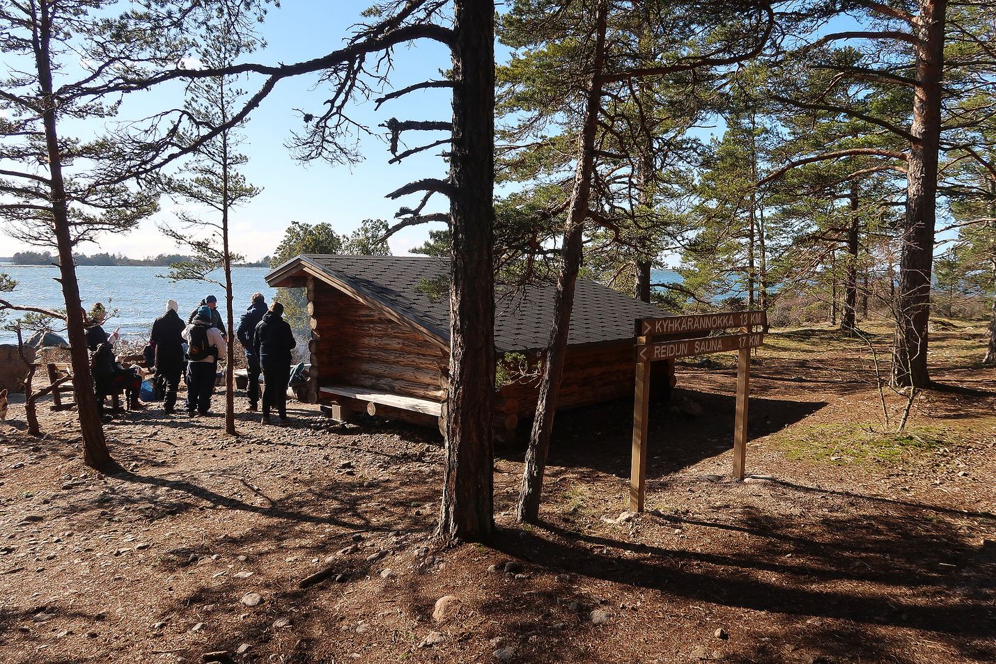 Koronavirussäännöt voimassa myös ulkoiltaessa