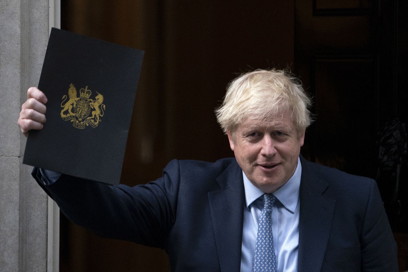 Britannian pääministeri on sairaalahoidossa koronaviruksen vuoksi.