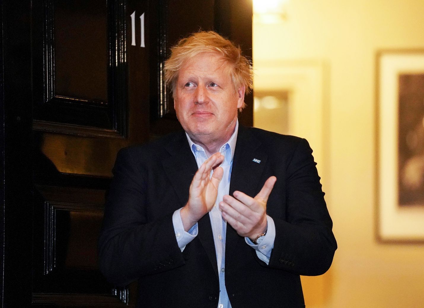 Viime torstaina pääministeri Boris Johnson jaksoi tulla Downing Street 10:n ovelle taputtamaan terveydenhuoltoalan ammattilaisille.