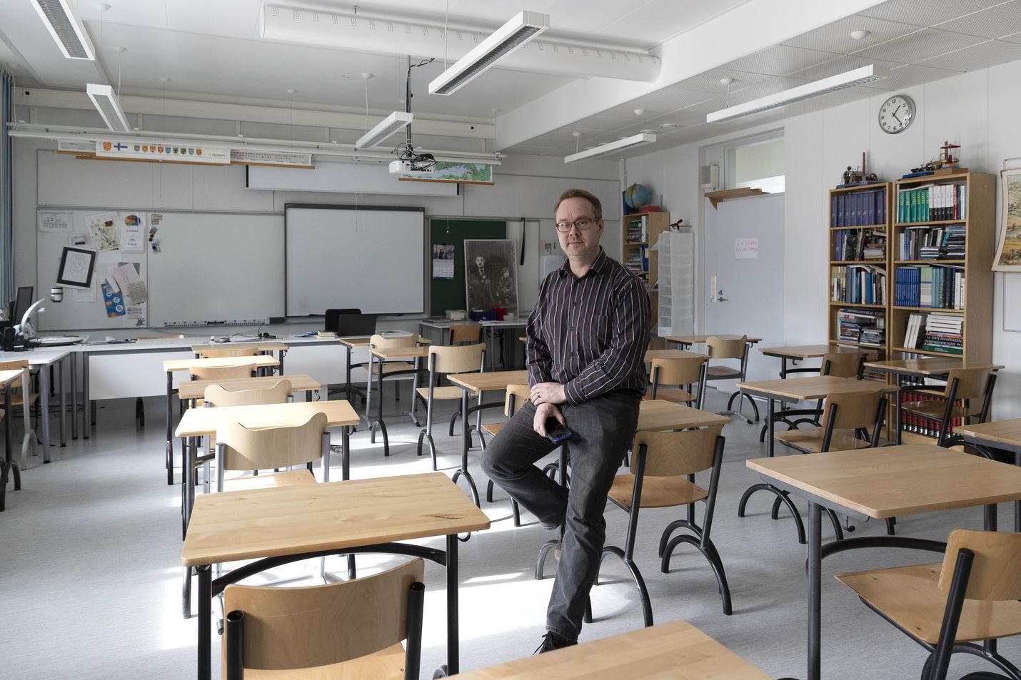 Vuoniitty comprehensive school in Helsinki is looking forward to reaching those pupils who have been largely absent during  virtual learning. Teacher Jesse Jarva is ready in the classroom.