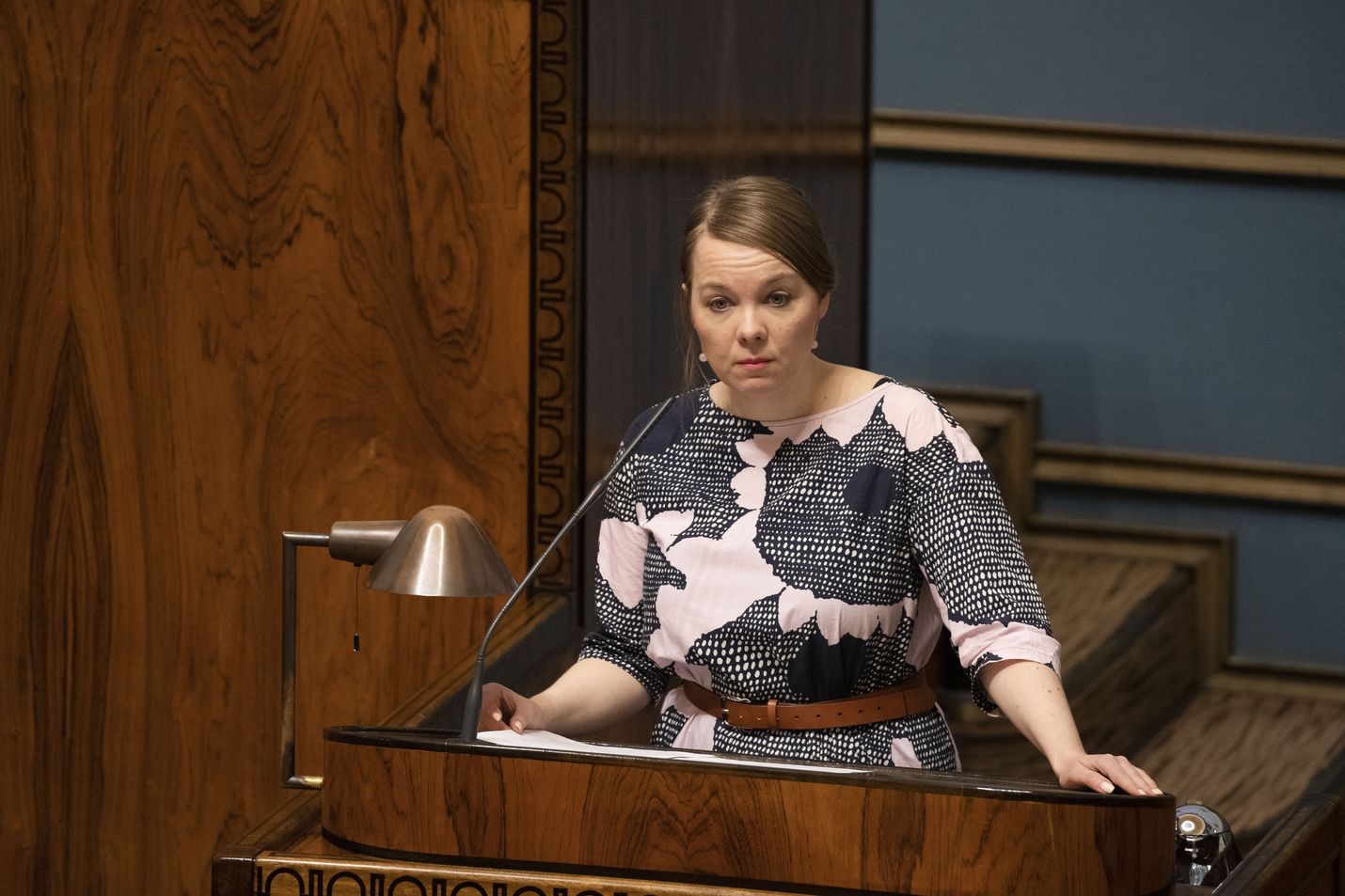 Valtiovarainministeri Katri Kulmuni vakuutti, ettei elpymisrahasto mene läpi sellaisenaan.