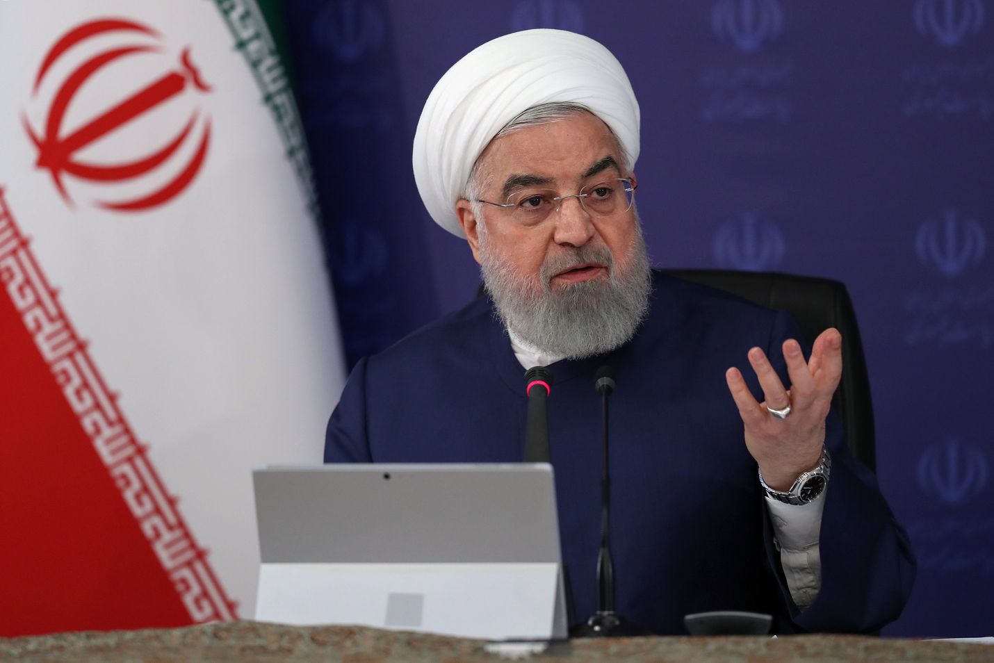 Iranin presidentti Hassan Ruhani on vaatinut naisille parempaa suojaa väkivallalta.