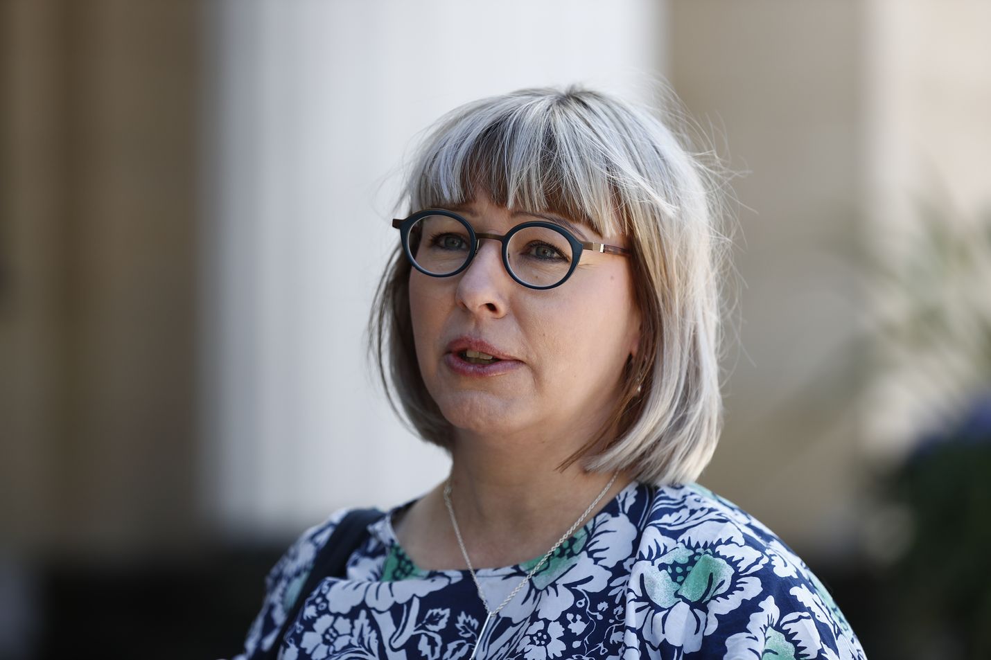 Sosiaali- ja terveysministeri Aino-Kaisa Pekonen kertoi vasemmistoliiton toivovan vähintään määräaikaista korotusta toimeentulotukeen.