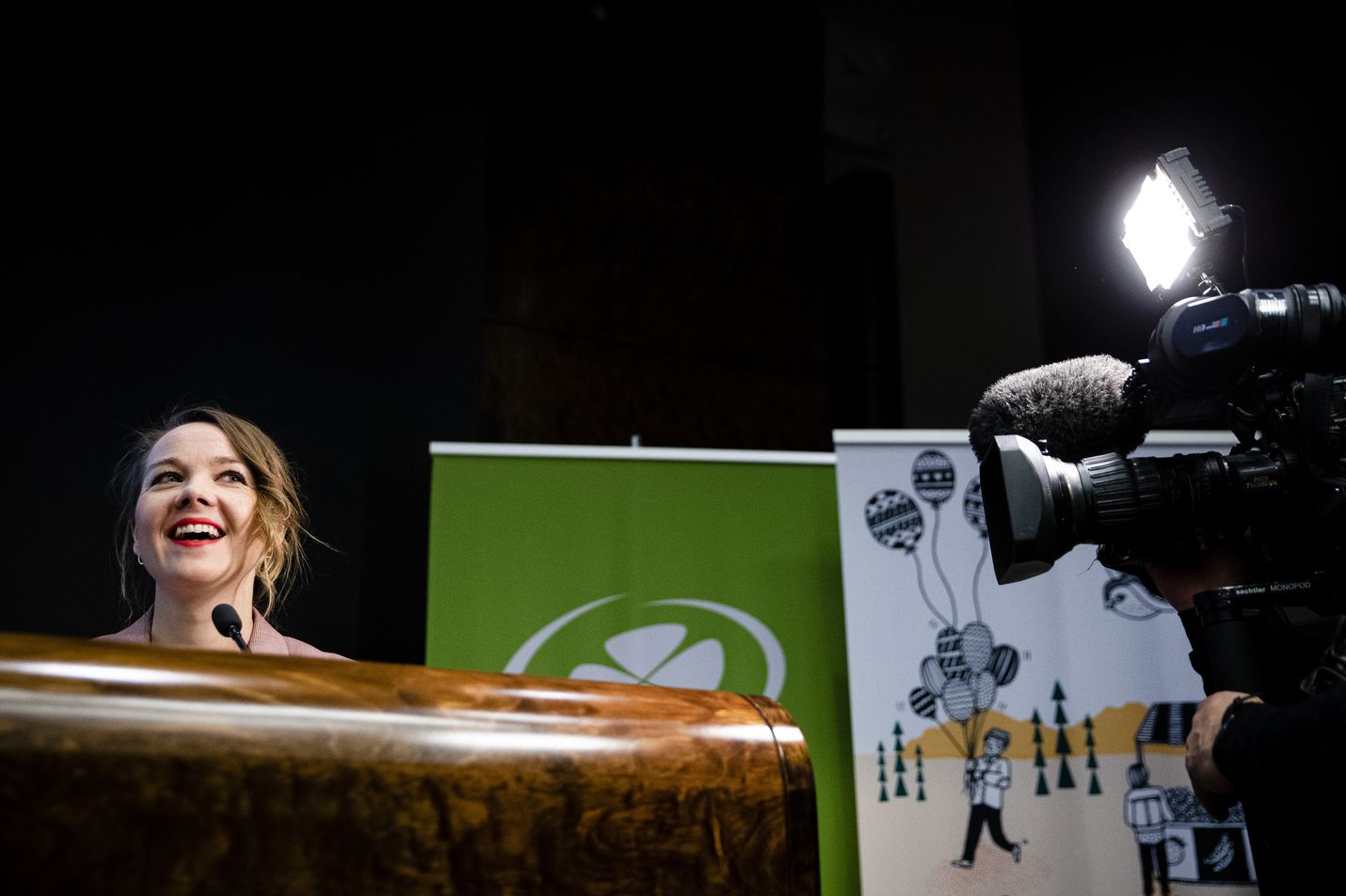 Katri Kulmunin tavoitteena oli nostaa keskustan laahaava kannatus nousuun. Hän ei tehtävässään onnistunut ja kohtalon sinetöi kompurointi esiintymisvalmennuksen hankkimisessa.