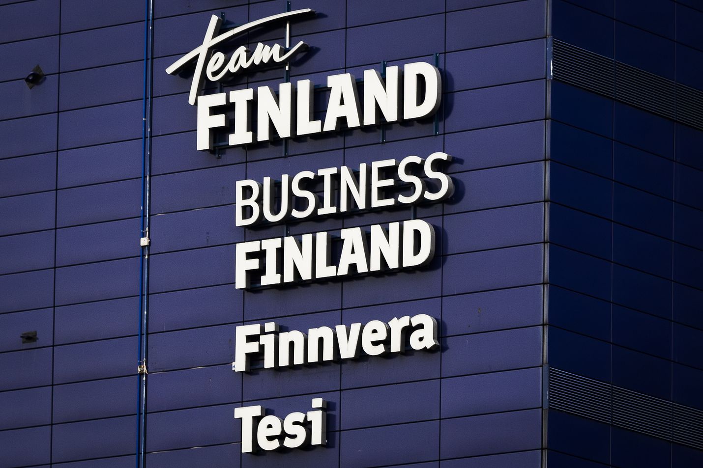 Hallitus valitsi Business Finlandin ja ely-keskukset koronakriisin alun jälkeen yritystukien jakokanaviksi. Niiden rahoitushaut päättyvät 8. kesäkuuta vain viikon varotusajalla. Yrityksillä, jotka aikoivat hakea tukia ely-keskuksilta tai Business Finlandilta, uhkaa loppua aika kesken.