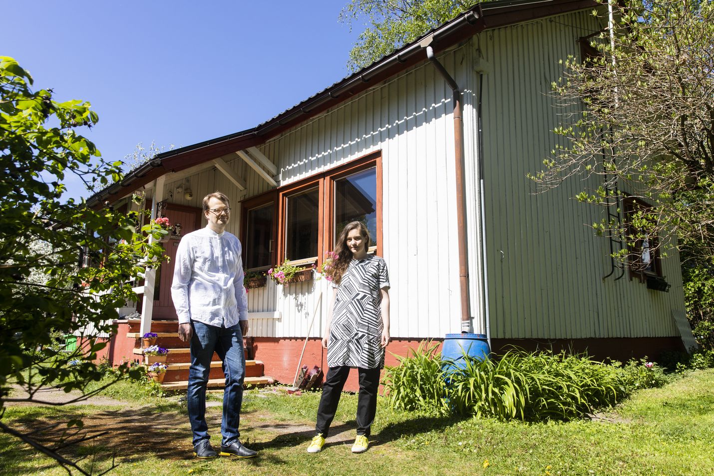 Jälleenrakennuskauden arkkitehtuuria tutkineet Kristo Vesikansa ja Laura Berger yllättyivät Puutalo Oy:n valtavasta vientivolyymista, mutta alueita löytyy Suomestakin. Yksi niistä on Marttilan asevelikylä Helsingin Pitäjänmäessä.