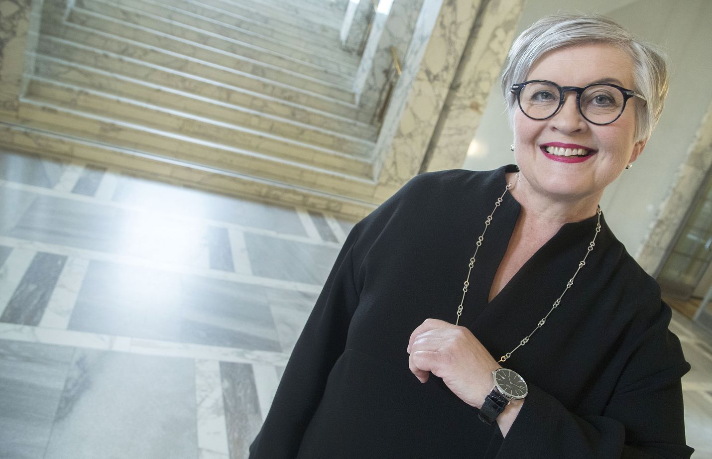 Lähtökohta on edelleen se, että päätökset tehdään fyysisesti tässä talossa. Mutta etä-äänestämiseenkin on koronan kaltaisten tilanteiden takia pakko varautua, puhemies Anu Vehviläinen (kesk.) toteaa.