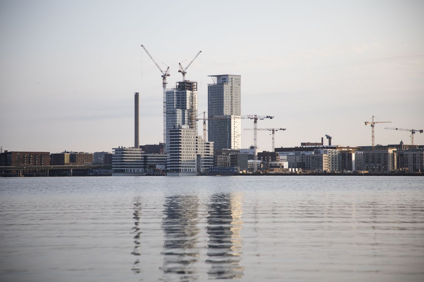 Suurin osa uusista vuokra-asunnoista nousee pääkaupunkiseudulle. Asuntosijoitusyhtiö Kojamo osti keväällä Helsingin Kalasatamasta rakenteilla olevan kerrostalon rakennusyhtiö SRV:ltä. 31-kerroksisesta tornista tulee Suomen korkein vuokratalo.