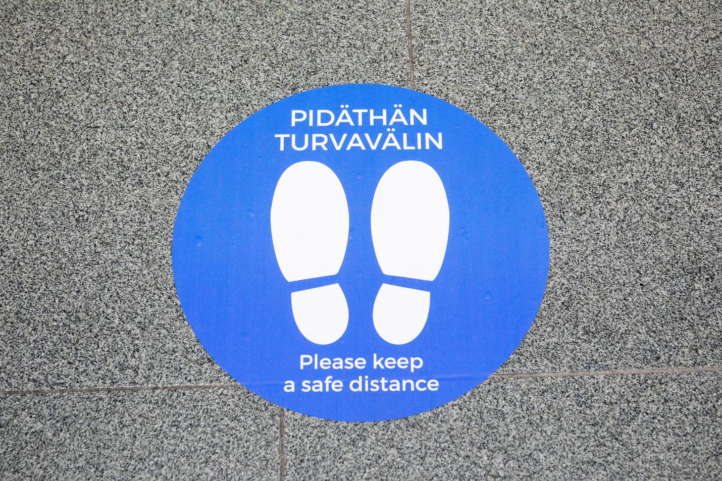 Suomessa koronatilanne on rauhoittunut, mutta monessa maassa tauti jyllää voimakkaasti.