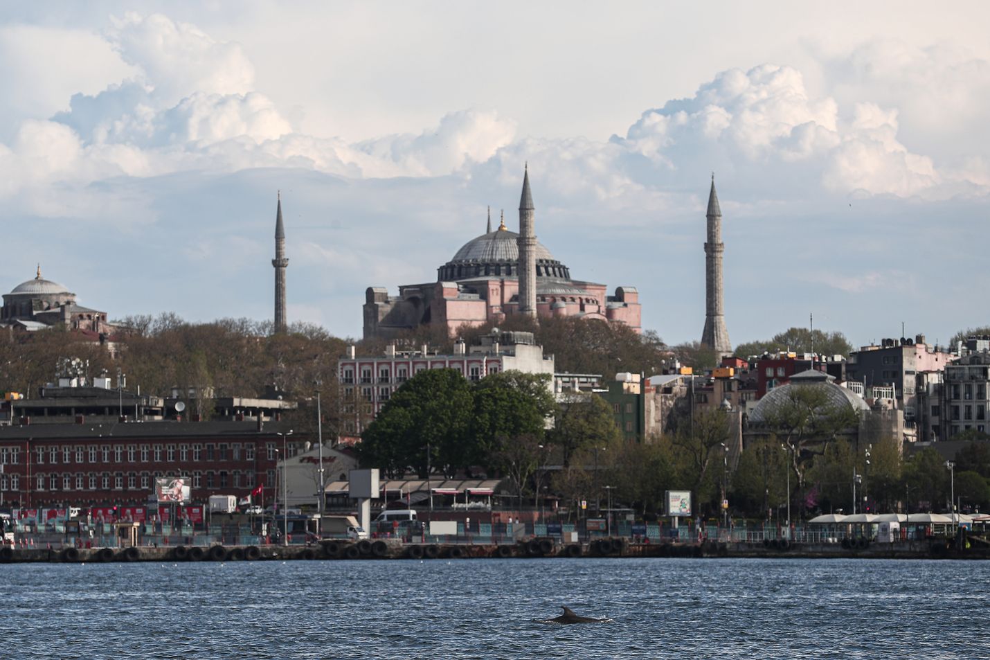 Hagia Sofia on ollut 1 500 vuoden ajan sekä kirkkona että moskeijana. Istanbulin symboili muutettiin museoksi 1930-luvulla.