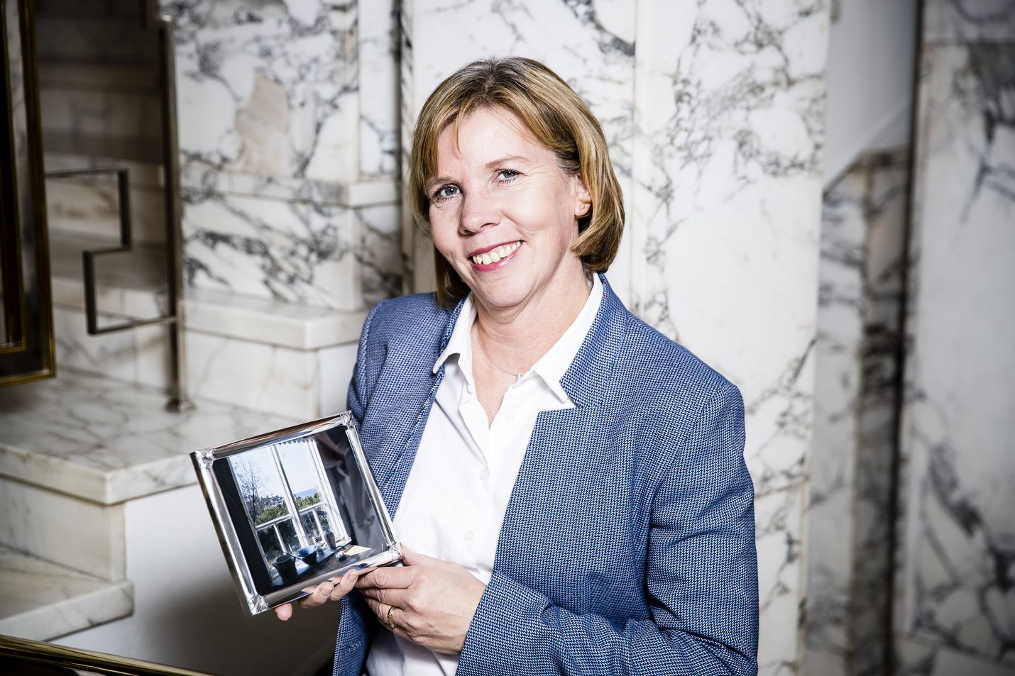 Anna-Maja Henriksson viettää kesänsä Mässkärin saaressa Pietarsaaren saaristossa. Hän esitteli ikkunasta näkyvää maisemaa keväällä 2019 Lännen Median puheenjohtajasarjassa, jossa puolueen puheenjohtajia pyydettiin tuomaan mukanaan itselleen tärkeä esine.