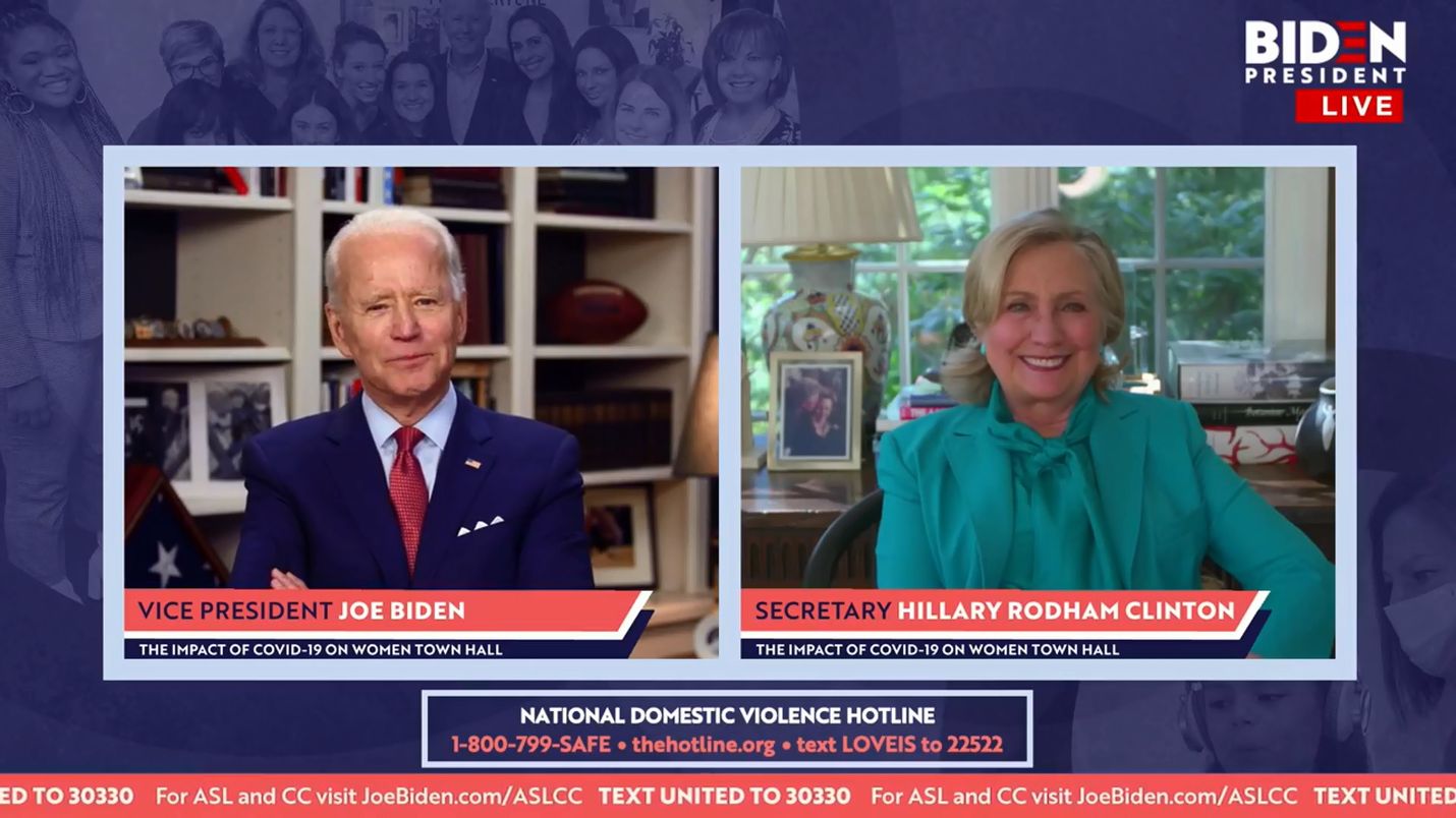 Hillary Clinton (oik.) hehkuttaa Twitterissä Suomen naisjohtajia, joiden ansiosta hän sanoo Suomen pärjänneen koronapandemiassa hyvin. Clinton tukee Joe Bideniä (vas.) marraskuun presidentinvaaleissa.
