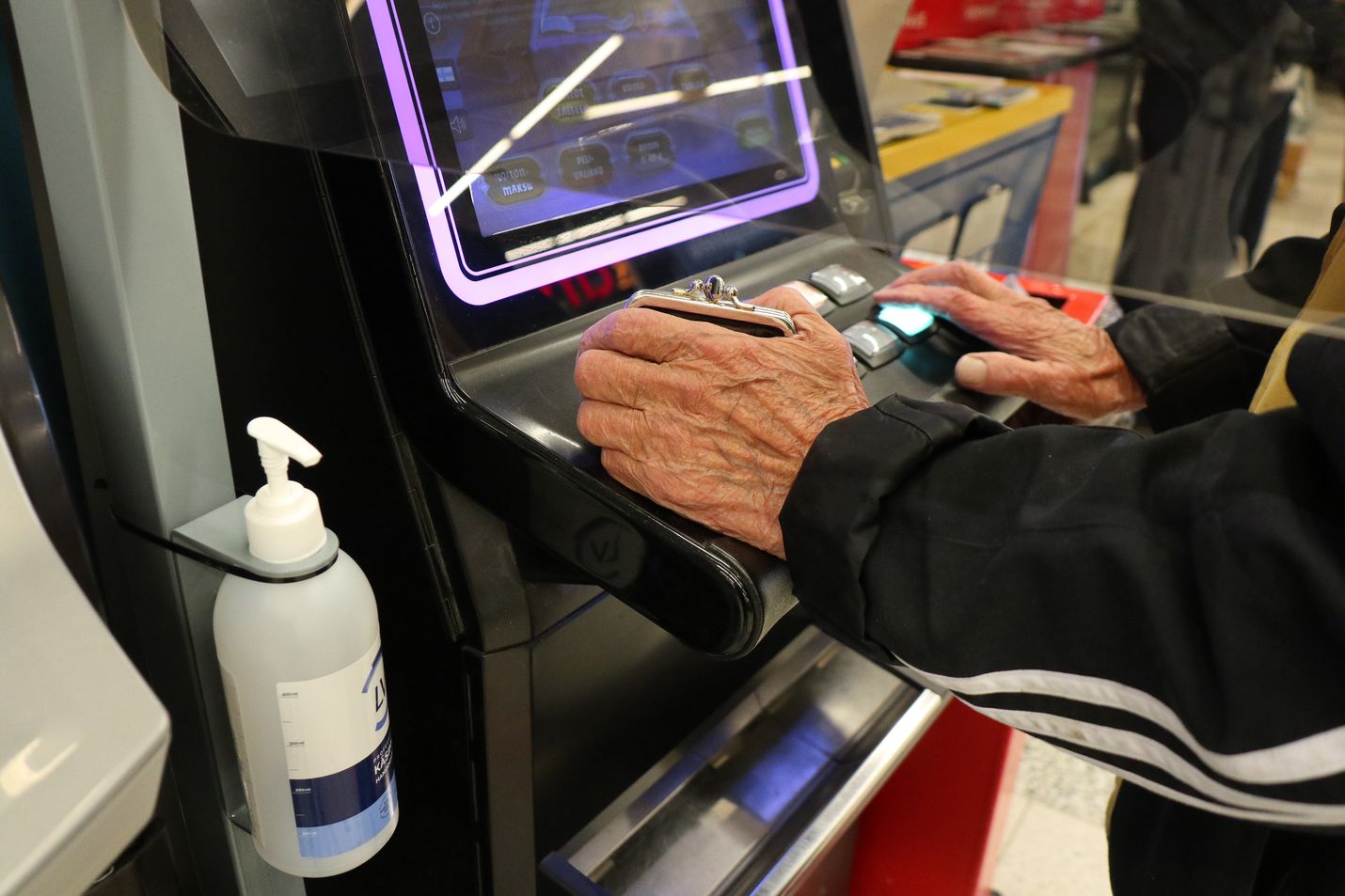 Veikkaus on saanut peliautomaattien avaamisesta kiitosta niin asiakkailta kuin asiamiehiltä. Koronasuojaustoimia on kiitelty.