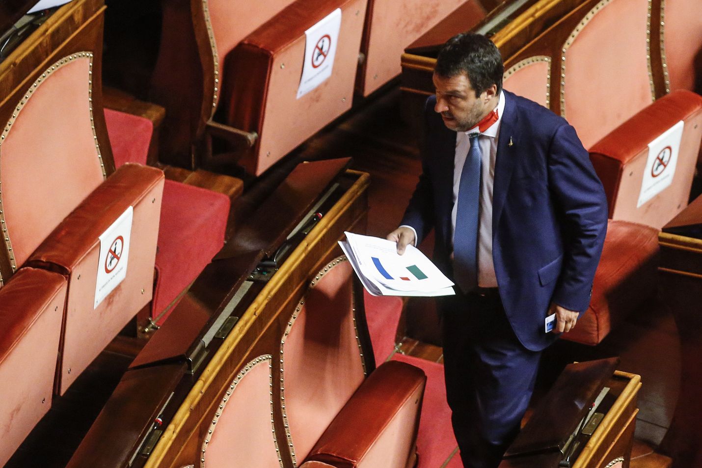 Legan puheenjohtaja Matteo Salvini senaatissa torstaina. Salvinilta poistettiin samana päivänä syytesuoja tapauksessa, jossa hän kielsi päästämästä siirtolaisia kuljettanutta laivaa maihin.
