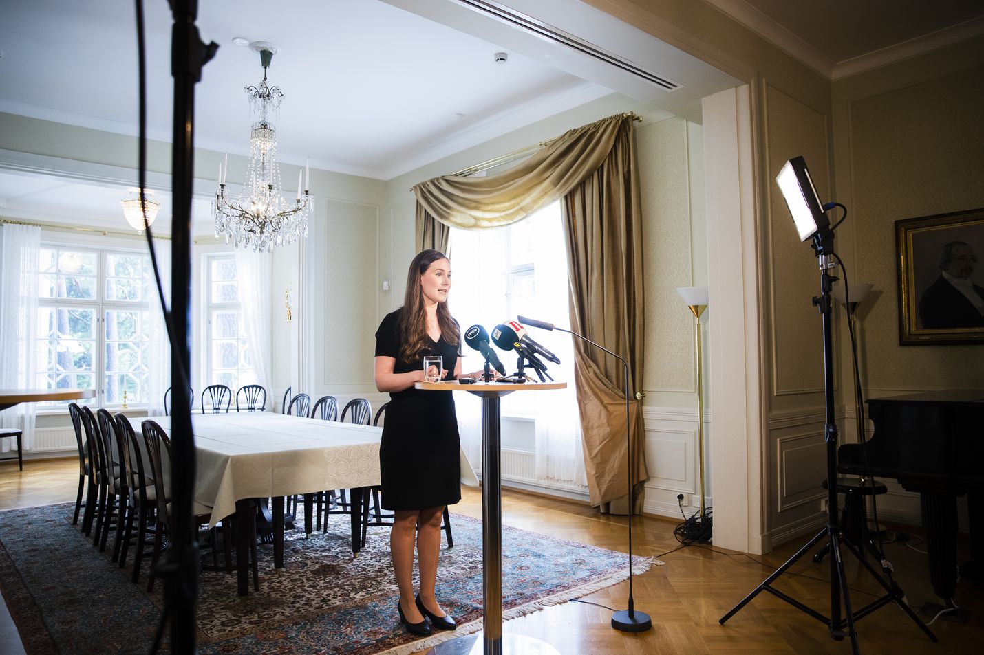 Vastikään avioitunut pääministeri Sanna Marin (sd.) piti tiedotustilaisuuden 22. heinäkuuta. Sdp:n ennätyksellinen suosio on ainakin osittain hänen ansiotaan.