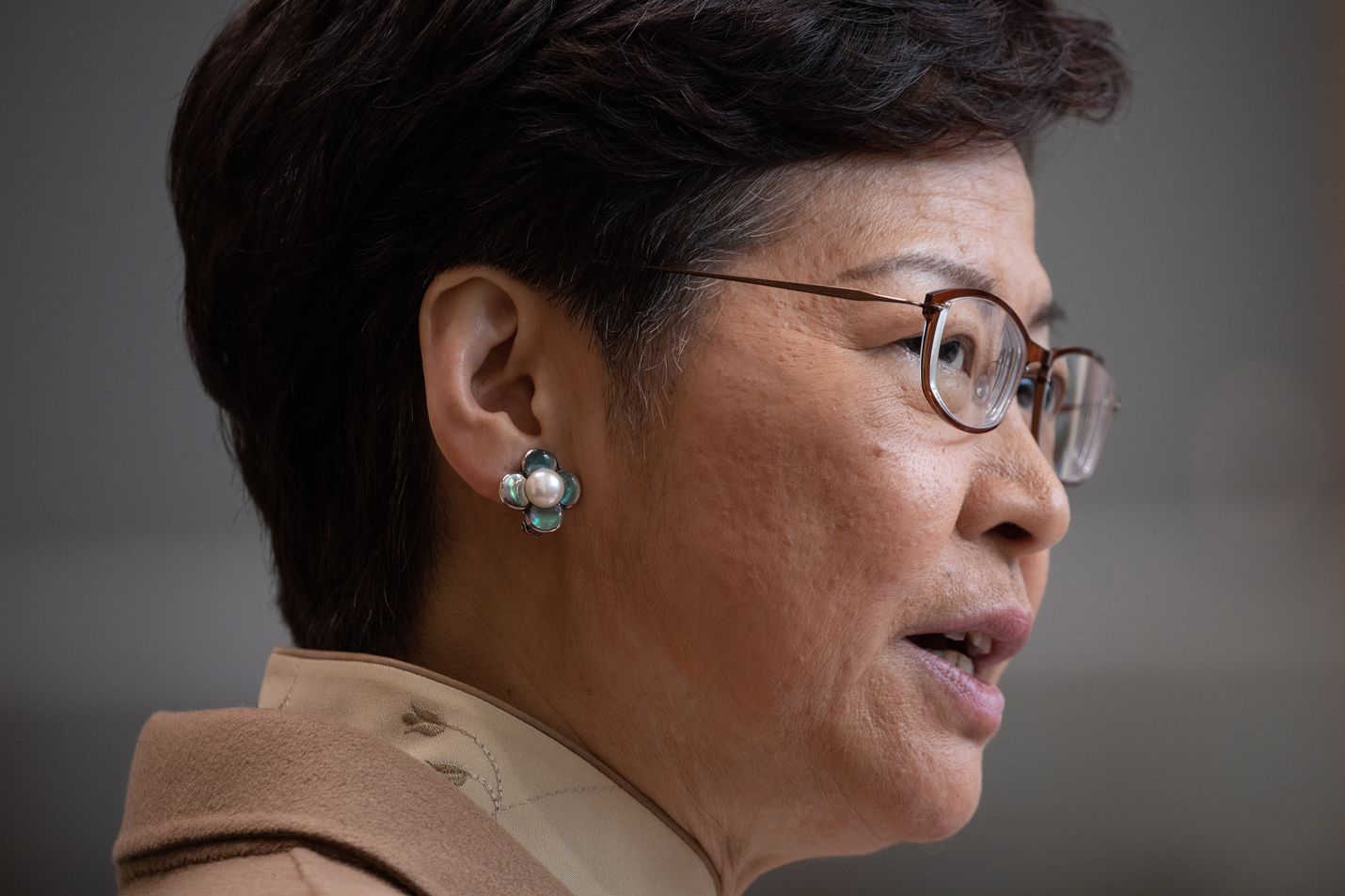 Hongkongin hallintojohtaja Carrie Lam on puolustanut Kiinan asettamaa turvallisuuslakia.