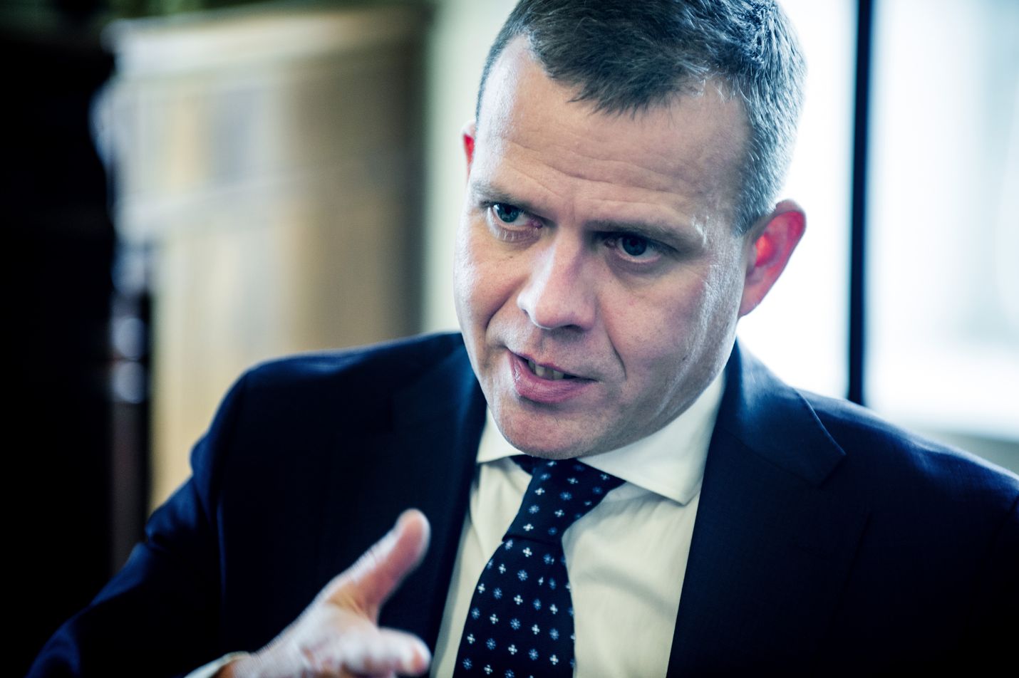 Kokoomuksen puheenjohtaja Petter Orpo muistuttaa, että koronatestien ruuhkautuminen on myös taloudellinen ongelma. Se vaikuttaa haitallisesti muun muassa työpaikkoihin ja työntekijöihin.