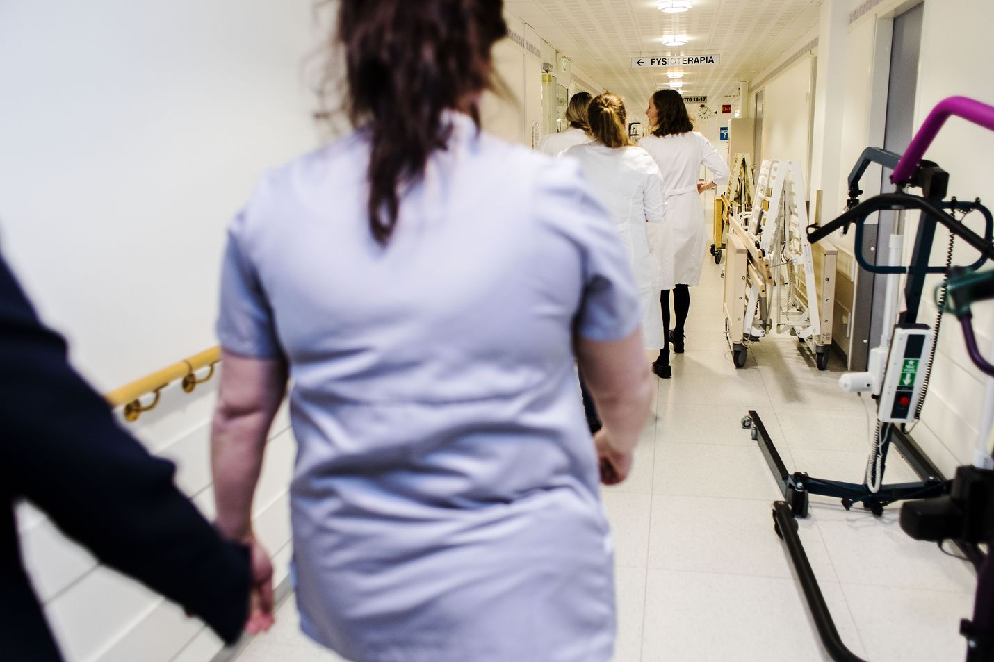 Kuntatalouden ongelmia pitäisi ratkoa valtuustoissa, mutta kuntapäättäjille palveluverkoston muokkaaminen on vaikea pala.