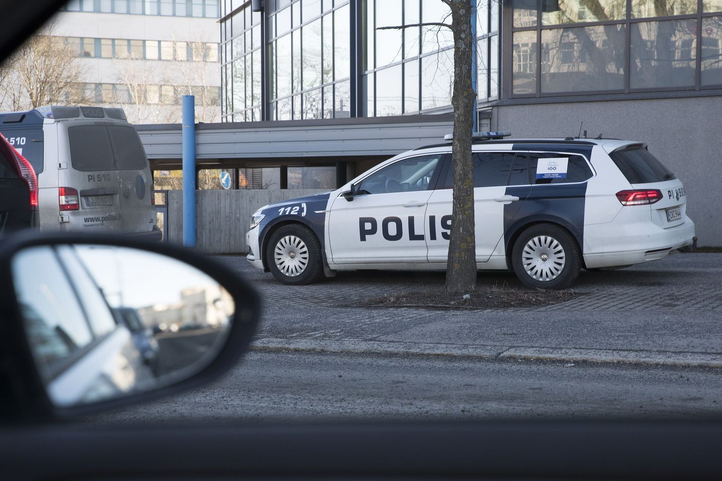Poliisi pyrkii kohti sähköistä autokantaa. Tekniikka ei kuitenkaan sen mukaan mahdollista operatiivisen kaluston sähköistämistä aivan vielä.