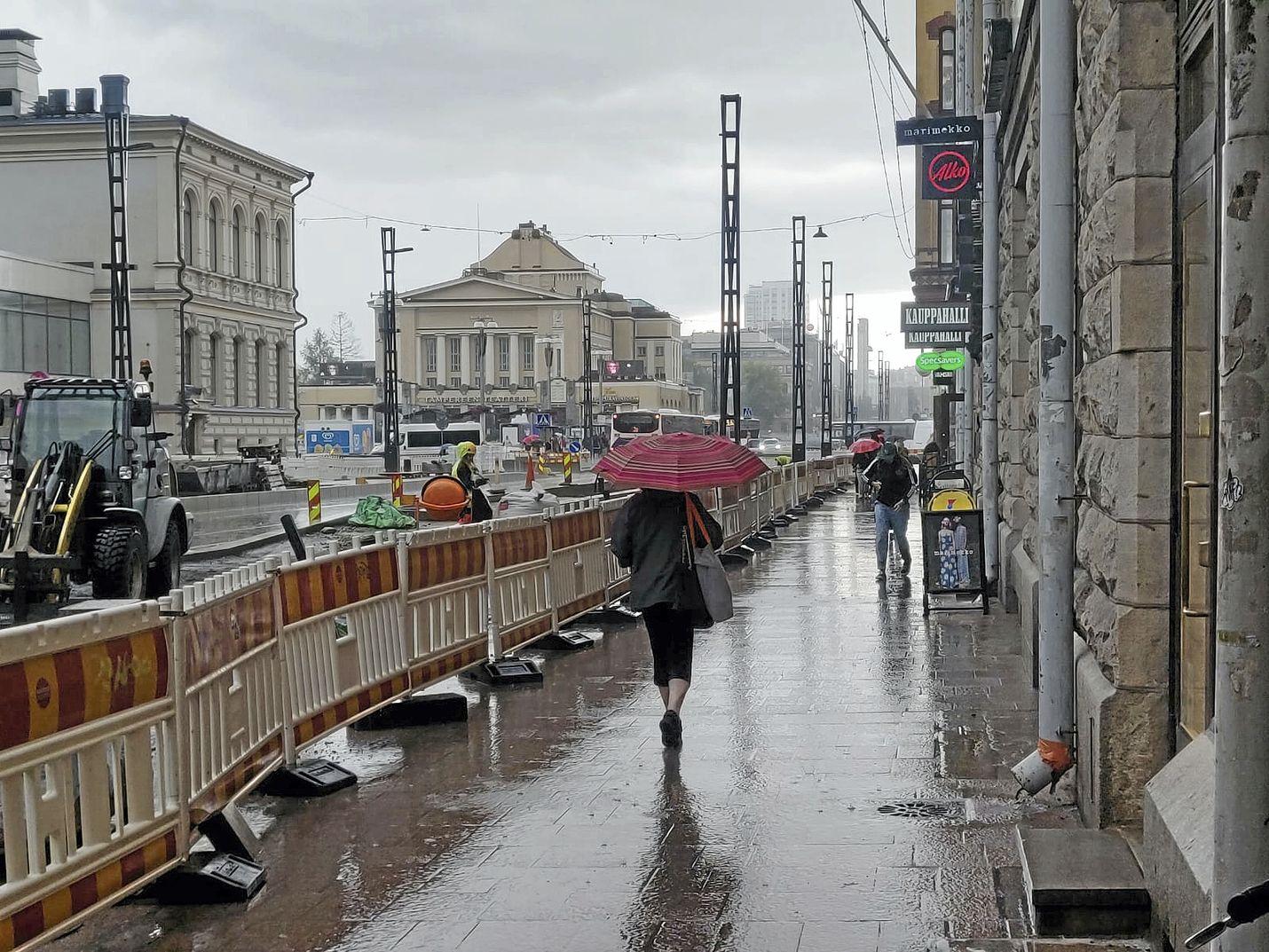 Suomea lähestyy voimakas syysmyrsky. Arkistokuva Tampereen keskustasta.