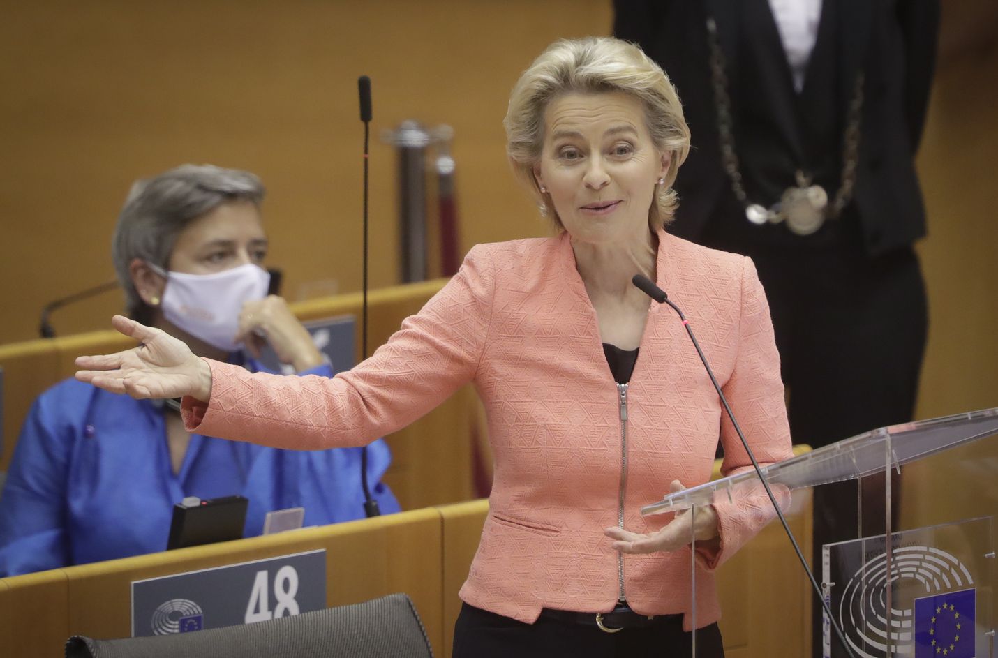 EU-komission puheenjohtaja Ursula von der Leyen puhui Euroopan parlamentissa keskiviikkona.