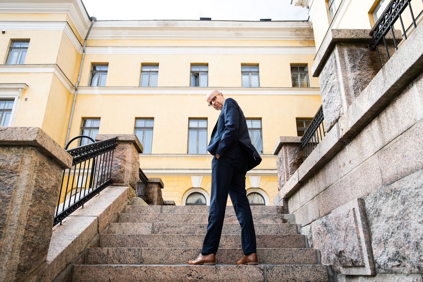 Kansliapäällikkö Martti Hetemäki, 64, sanoo, että voi jättää valtiovarainministeriön luottavaisin mielin. Täällä on pätevää väkeä, eivätkä he minun neuvojani kaipaa.