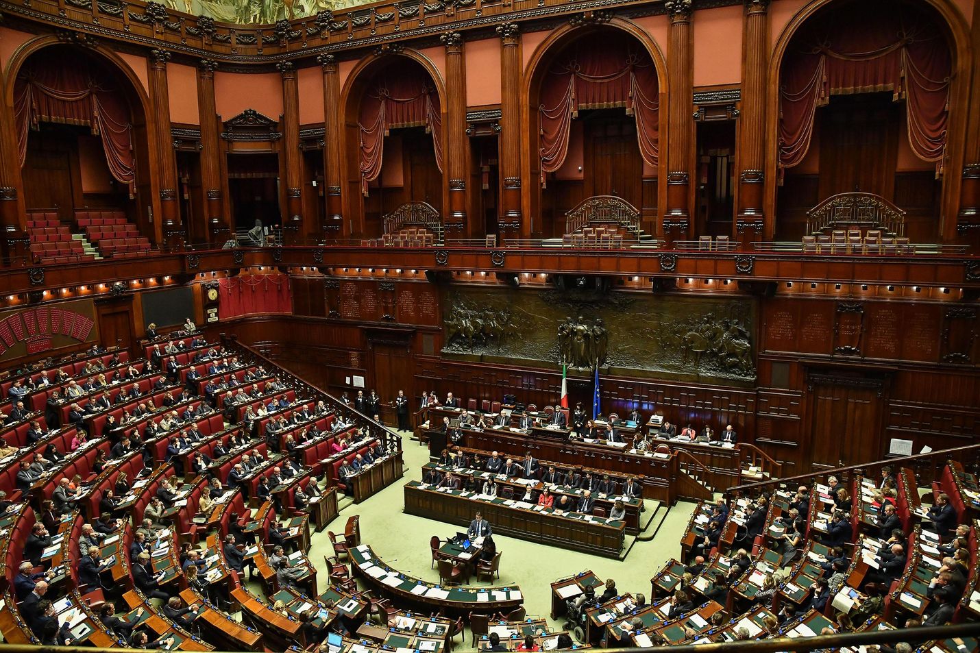 Italian parlamentin alahuoneen koko pienenee 630 edustajasta 400:aan seuraavalla vaalikaudella.