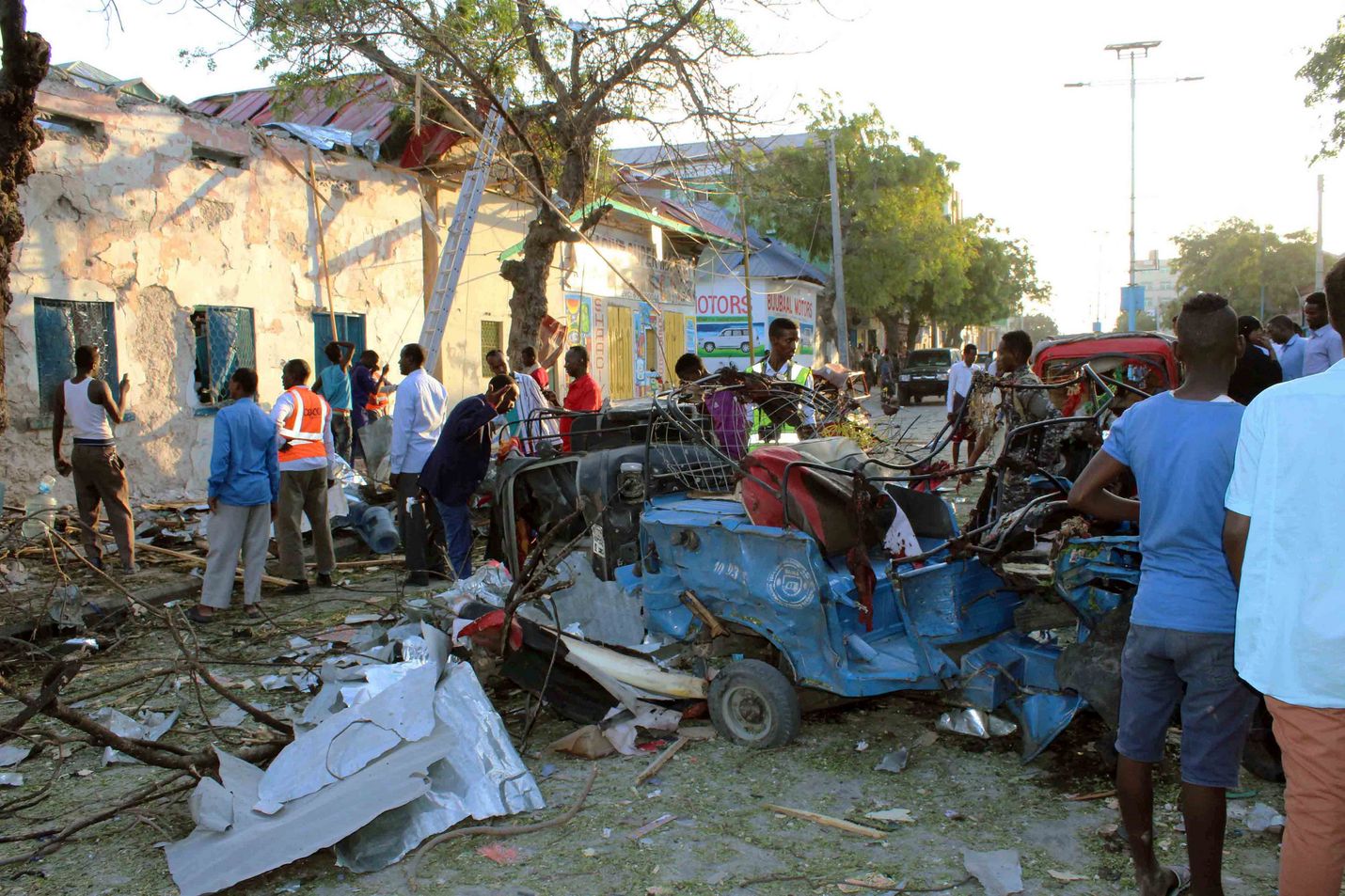 Al Shabaab otti vastuun tästä maaliskuussa 2018 Mogadishussa tehdystä pommi-iskusta, jossa sai surmansa ainakin kuusi ihmistä.