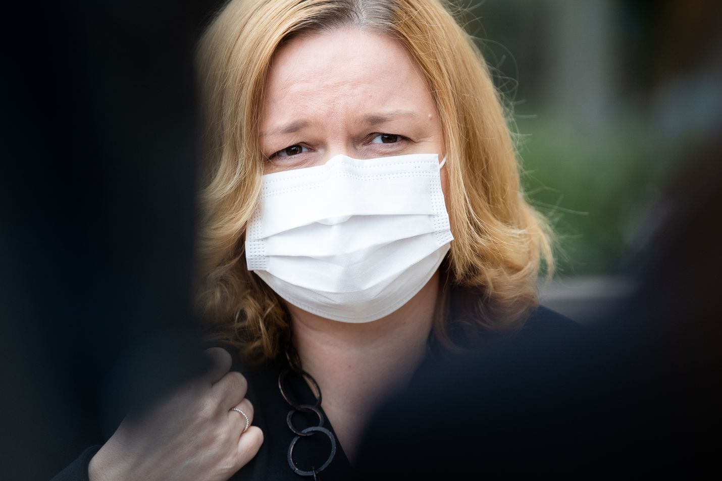 Perhe- ja peruspalveluministeri Krista Kiuru (sd.) sai luottamuksen selvin luvuin.