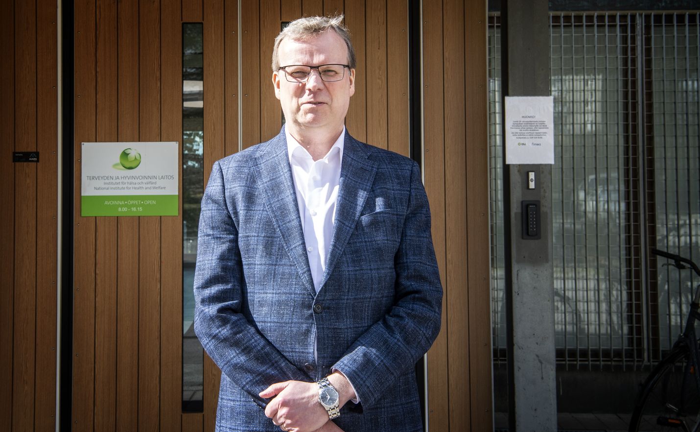Markku Tervahautaa arvioitiin Kuopion Kaupunkilehdessä vuonna 2017 itsepäiseksi ja jopa esimiehiään kohtaan tottelemattomaksi. Lehti oli haastatellut kymmenkunta sisäpiirin poliittista vaikuttajaa ja virkamiestä. Tervahauta on nykyään THL:n pääjohtaja.