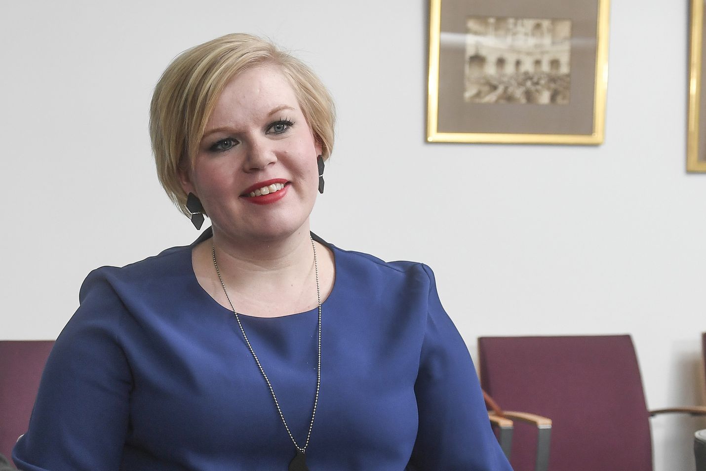 Tiede- ja kulttuuriministeri Annika Saarikko (kesk.) on kertonut kutsuvansa uskonnollisten yhdyskuntien edustajat keskustelemaan rajoituslain uudistuksesta. Suomen Helluntaikirkon toiminnanjohtaja toivoo, että keskusteluissa nähdään myös vapaiden suuntien edustajat. Suomessa on 240 helluntaiseurakuntaa. Itsenäisiin seurakuntiin kuuluu noin 45 000 jäsentä.