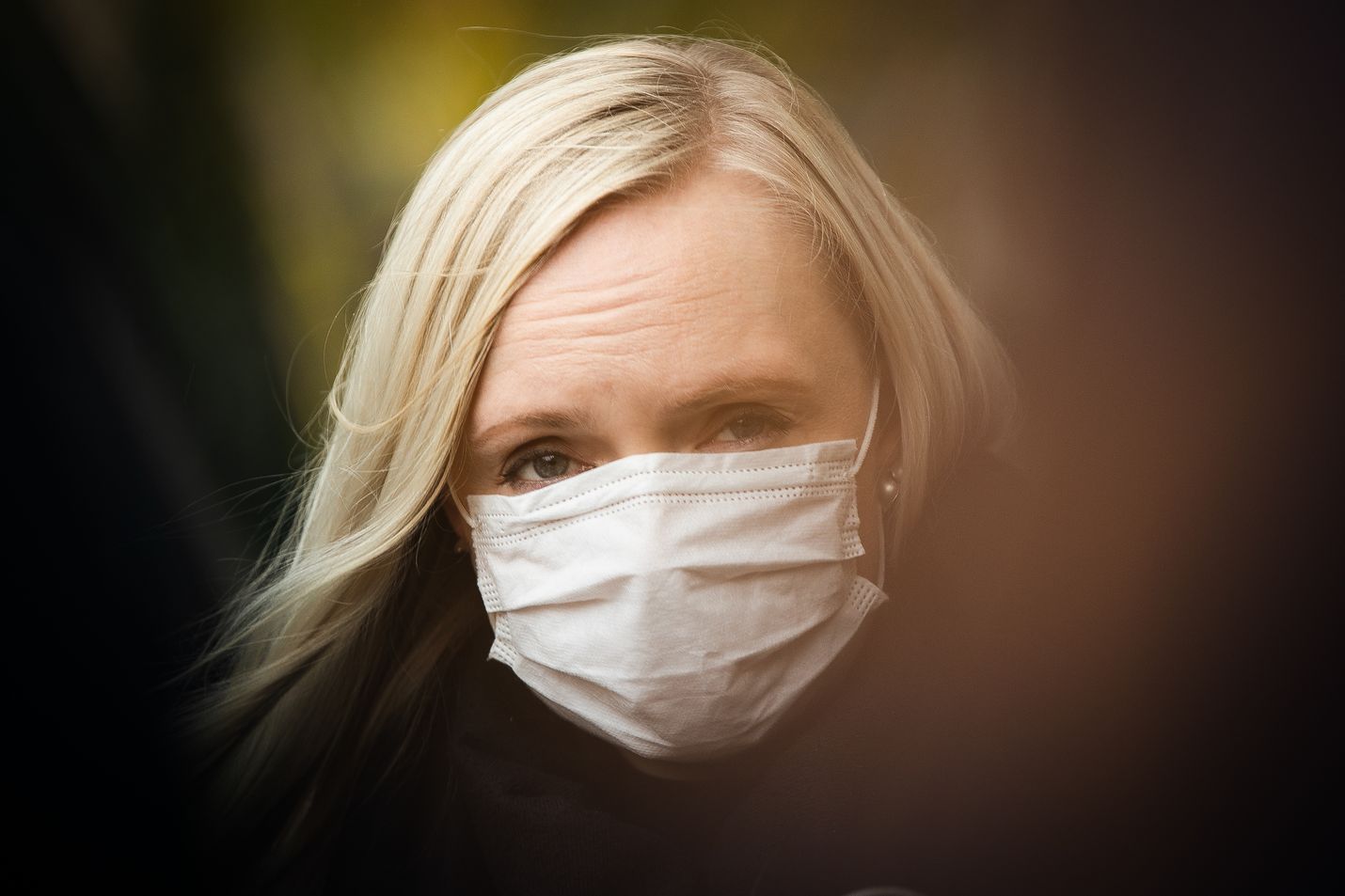 Sisäministeri Maria Ohisalon (vihr.) mukaan kiristysviestien vaatimuksiin ei pidä suostua.