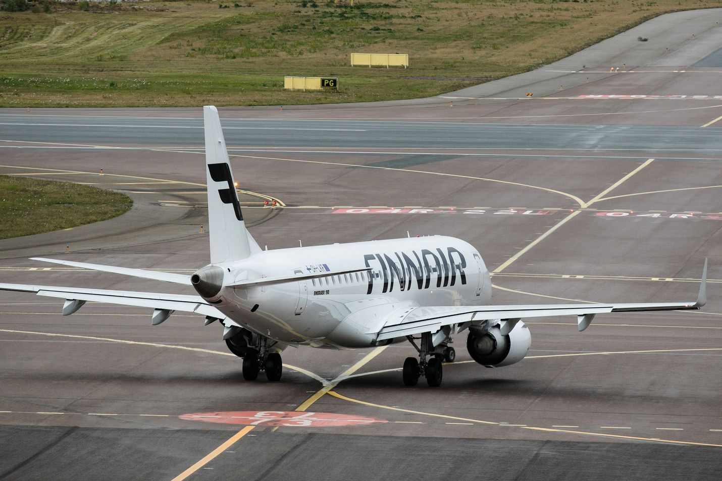 Finnair siirtää lentokoneitaan talvisäilöön ainakin Prahaan. Kapasiteetin kasvattaminen siirtynee kesään 2021.