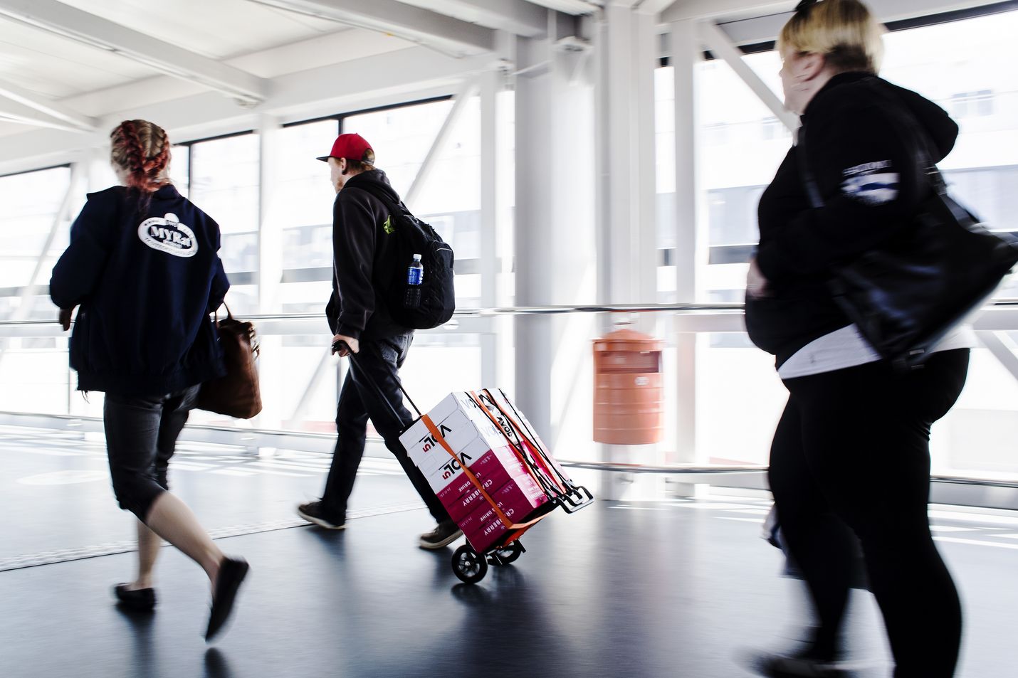 Suomalaiset pääsevät matkustamaan Viroon maanantaista lähtien ilman karanteenia. Arkistokuva.