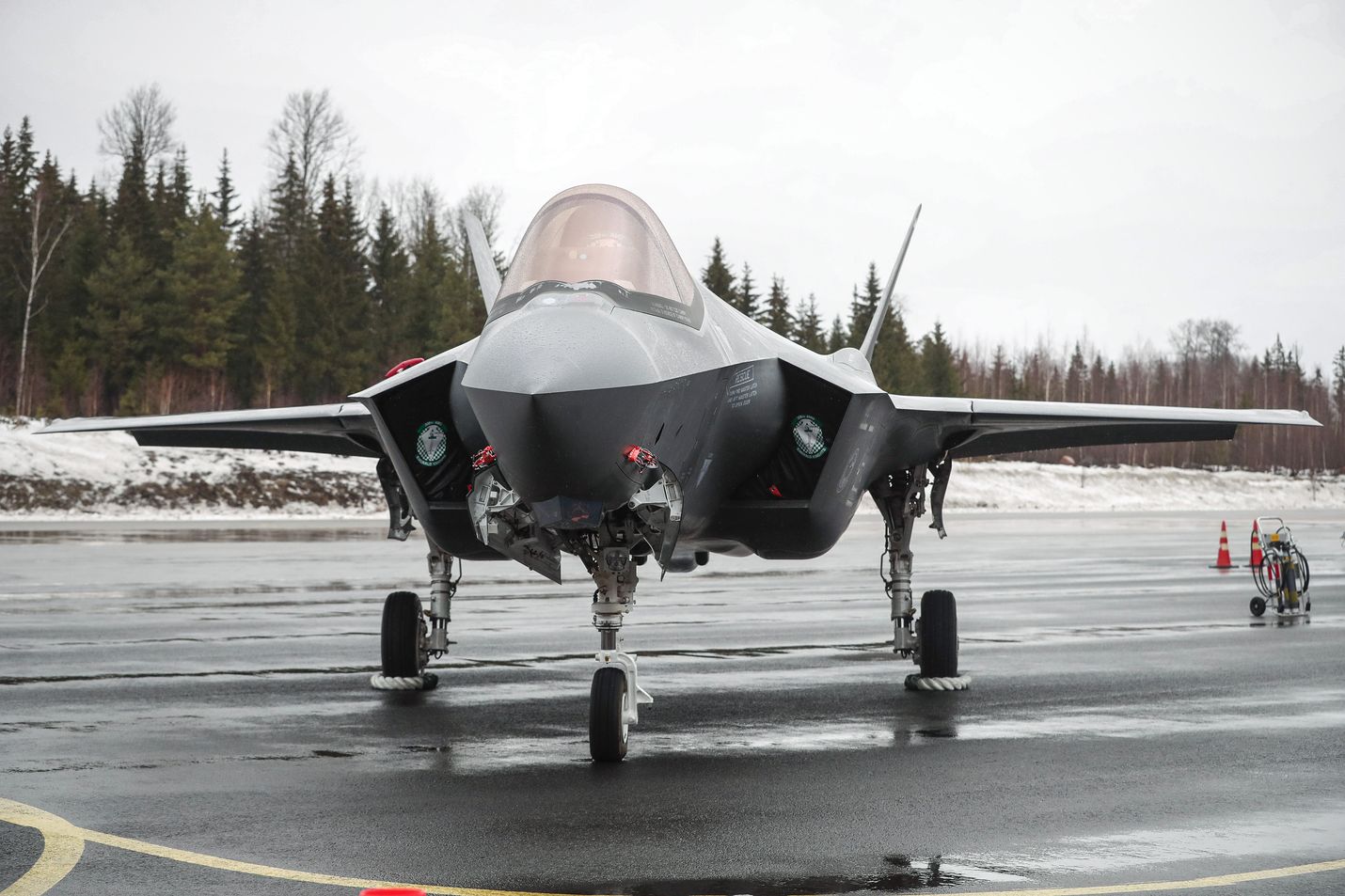 Yhdysvaltalaisen Lockhheed Martinin toi tarjouskilpailuun liittyen F-35 -hävittäjänsä tutustumiskäynnille Suomeen alkuvuonna muiden kilpailussa mukana olevien yhtiöiden tapaan. Tanskassa F-35 voitti hävittäjäkilpailun. Tietoa sitä, vaikuttiko väitetty vakoilu voittoon, ei ole.