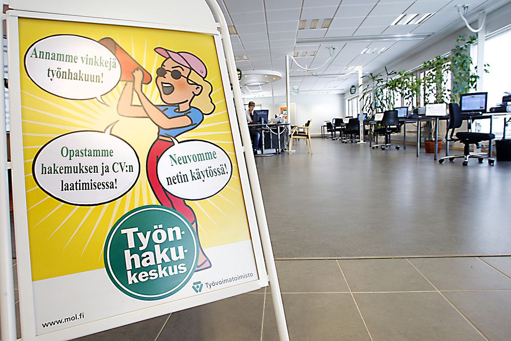 Lomautettujen määrän ennakoidaan säilyvän korkeana ainakin kesään 2021 saakka, joskaan uutta kevään kaltaista lomautusaaltoa ei ole näköpiirissä.