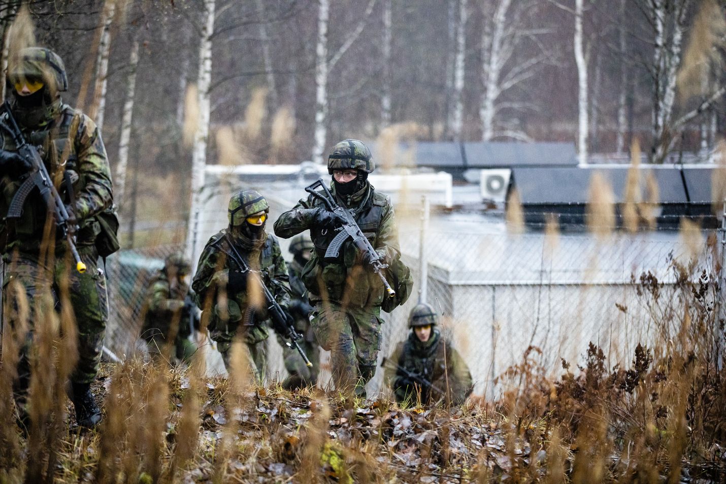 Varusmiesten koronarokotuksen suunnittelu on aloitettu. Taistelijat harjoittelivat Helsingin puolustamista marraskuussa 2019.